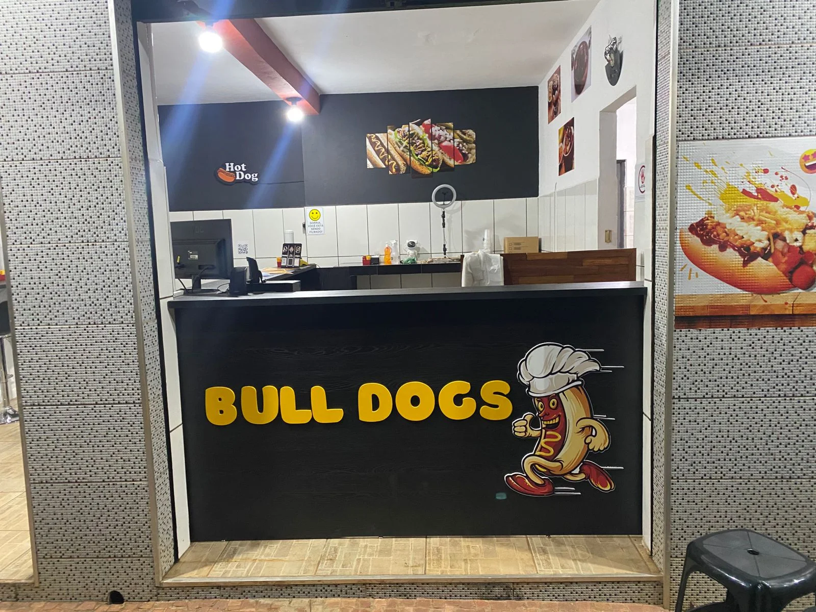 BULL DOGS LANCHES